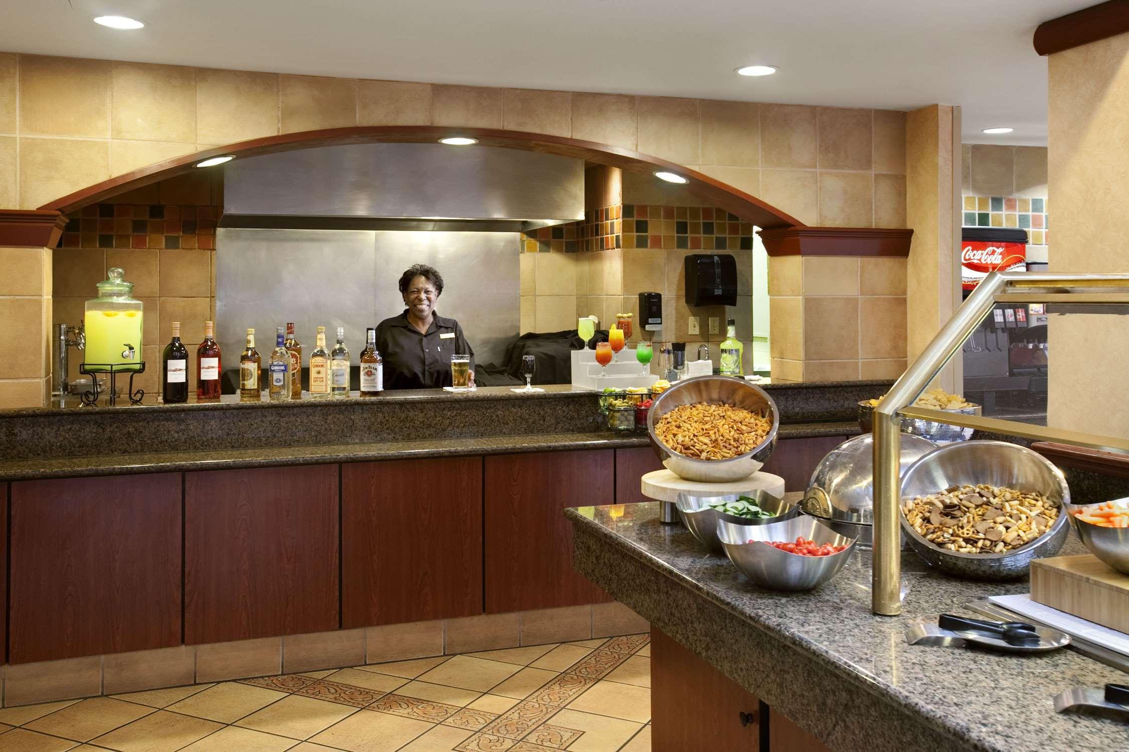 Embassy Suites By Hilton Columbia Greystone Restaurant bilde